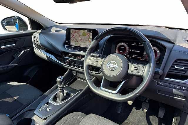 Nissan QASHQAI 1.3 DiG-T MH N-Connecta [Glass Roof] 5dr