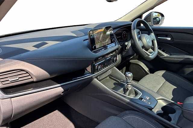 Nissan QASHQAI 1.3 DiG-T MH N-Connecta [Glass Roof] 5dr