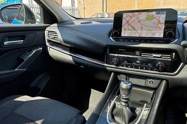 Nissan QASHQAI 1.3 DiG-T MH N-Connecta [Glass Roof] 5dr