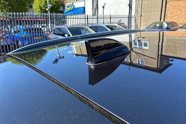 Nissan QASHQAI 1.3 DiG-T MH N-Connecta [Glass Roof] 5dr