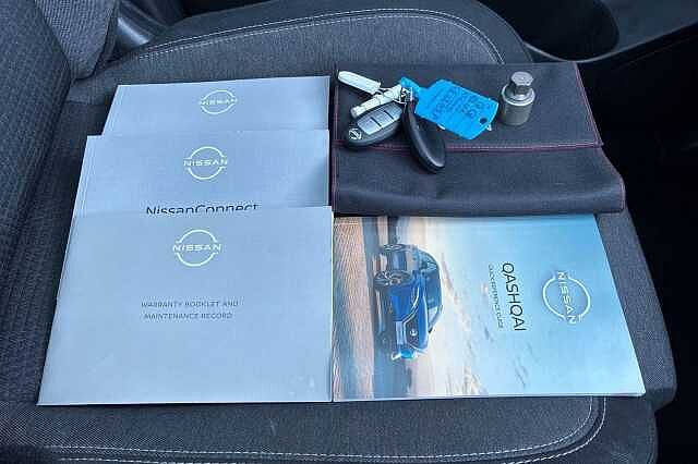 Nissan QASHQAI 1.3 DiG-T MH N-Connecta [Glass Roof] 5dr