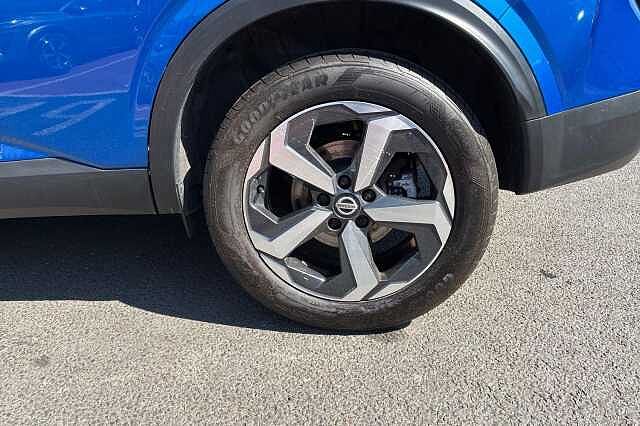 Nissan QASHQAI 1.3 DiG-T MH N-Connecta [Glass Roof] 5dr